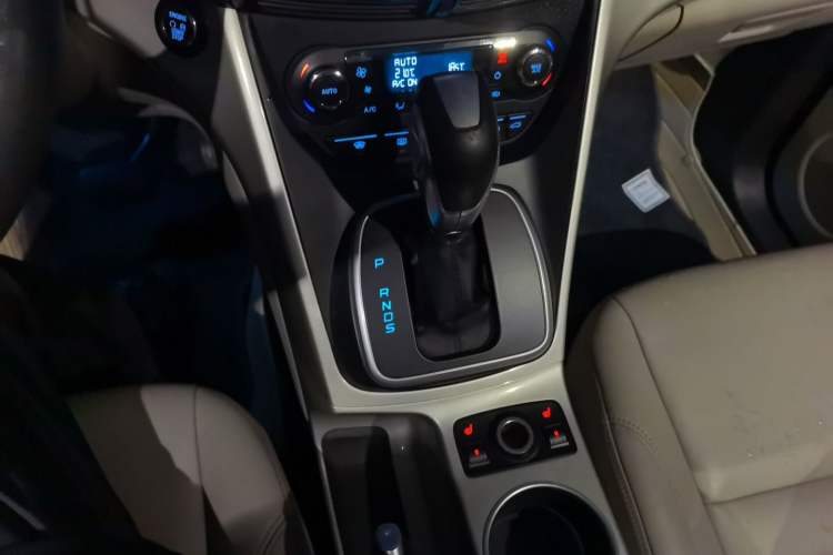 Used Ford Kuga 2013 2.0L GTDi Four-Wheel Drive Premium Model Gear Lever