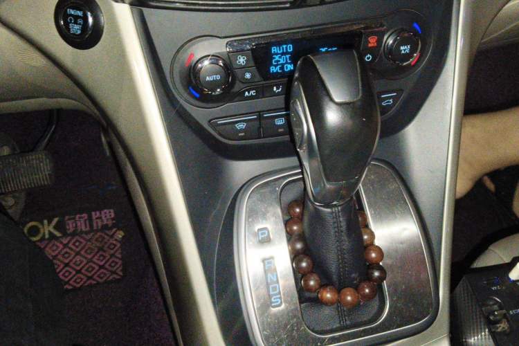 Used Ford Kuga 2013 2.0L GTDi Four-Wheel Drive Premium Model Gear Lever