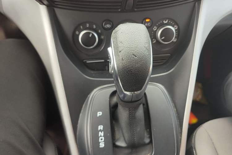 Used Ford Kuga 2013 1.6L GTDi Two-Wheel-Drive Comfort Model Gear Lever
