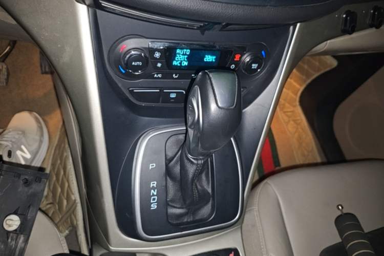 Used Ford Kuga 2013 1.6L GTDi 4x4 Elite Model Gear Lever