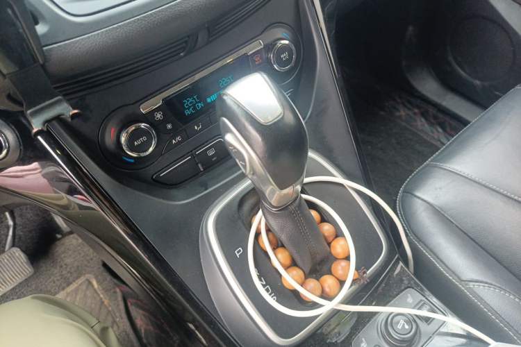 Used Ford Kuga 2013 2.0L GTDi Four-Wheel-Drive Sport Model Gear Lever