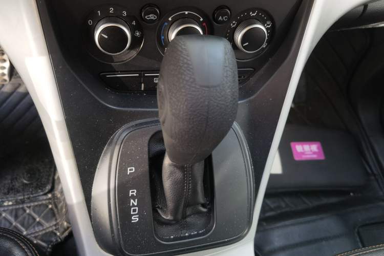 Used Ford Kuga 2013 1.6L GTDi Two-Wheel-Drive Comfort Model Gear Lever