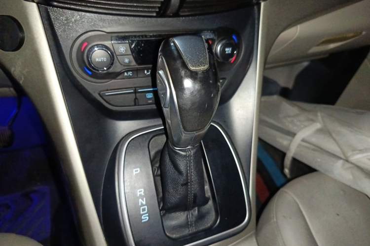 Used Ford Kuga 2013 1.6L GTDi 4x4 Elite Model Gear Lever