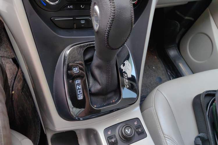 Used Ford Kuga 2013 1.6L GTDi 4x4 Elite Model Gear Lever