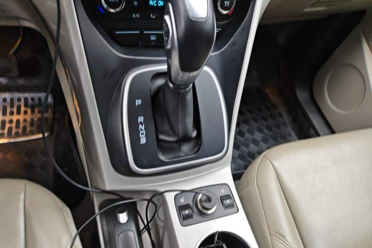 Used Ford Kuga 2013 1.6L GTDi 4x4 Elite Model Gear Lever