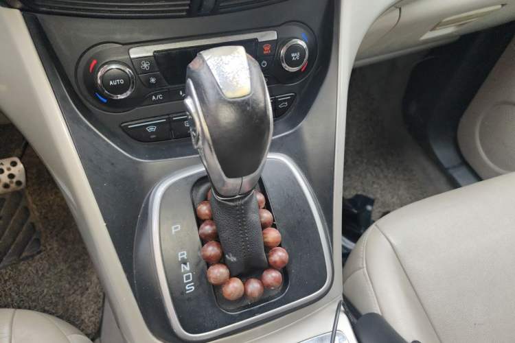 Used Ford Kuga 2013 2.0L GTDi Four-Wheel Drive Premium Model Gear Lever