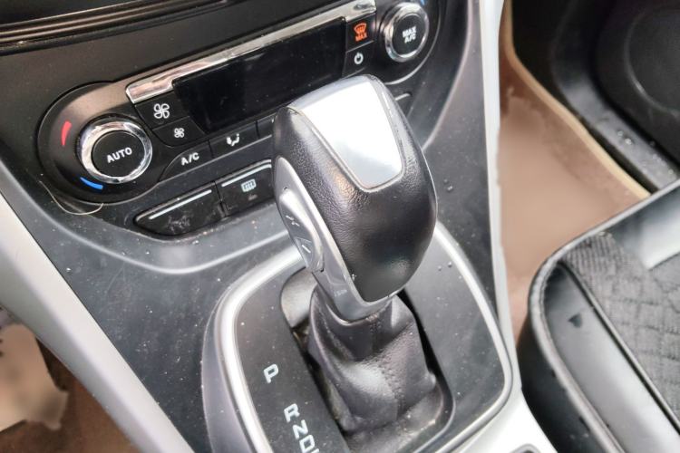 Used Ford Kuga 2013 1.6L GTDi Two-Wheel-Drive Trend Model Gear Lever