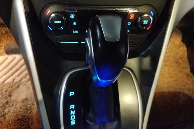 Used Ford Kuga 2013 1.6L GTDi Two-Wheel-Drive Trend Model Gear Lever
