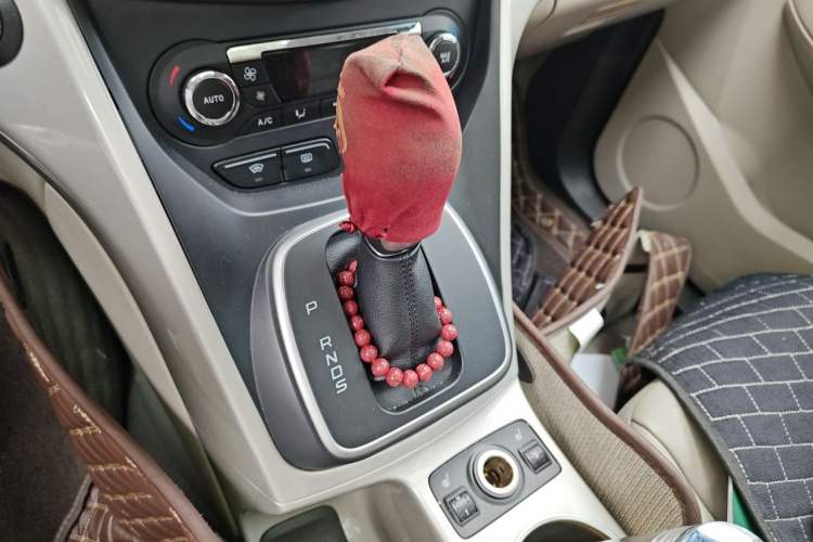 Used Ford Kuga 2013 2.0L GTDi Four-Wheel Drive Premium Model Gear Lever