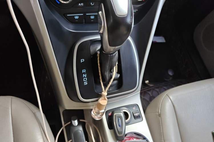 Used Ford Kuga 2013 2.0L GTDi Four-Wheel Drive Premium Model Gear Lever