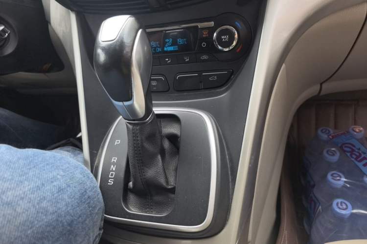 Used Ford Kuga 2013 1.6L GTDi 4x4 Elite Model Gear Lever