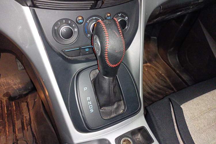 Used Ford Kuga 2013 1.6L GTDi Two-Wheel-Drive Comfort Model Gear Lever