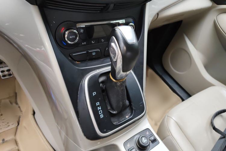 Used Ford Kuga 2013 1.6L GTDi 4x4 Elite Model Gear Lever