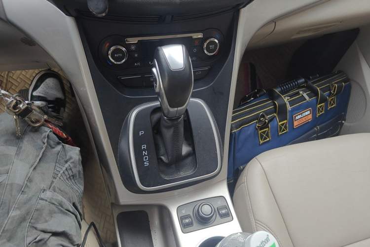 Used Ford Kuga 2013 1.6L GTDi 4x4 Elite Model Gear Lever