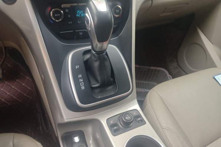 Used Ford Kuga 2013 1.6L GTDi 4x4 Elite Model Gear Lever