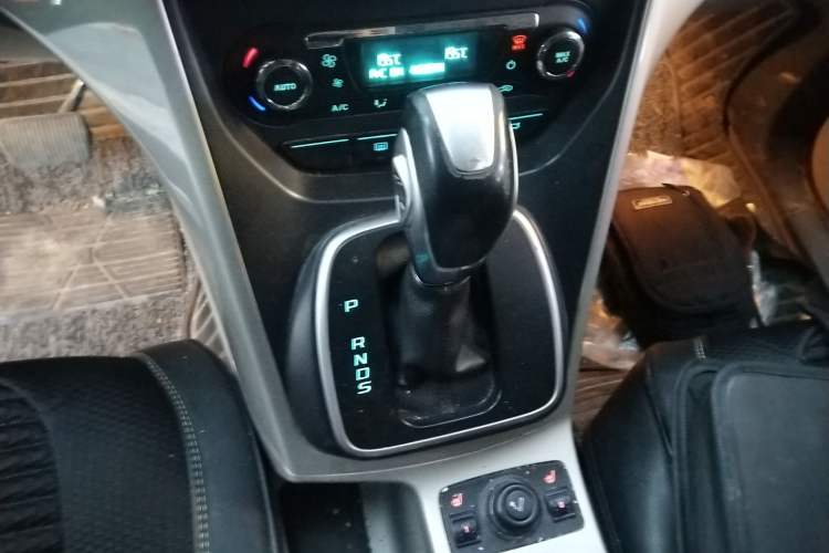 Used Ford Kuga 2013 1.6L GTDi 4x4 Elite Model Gear Lever