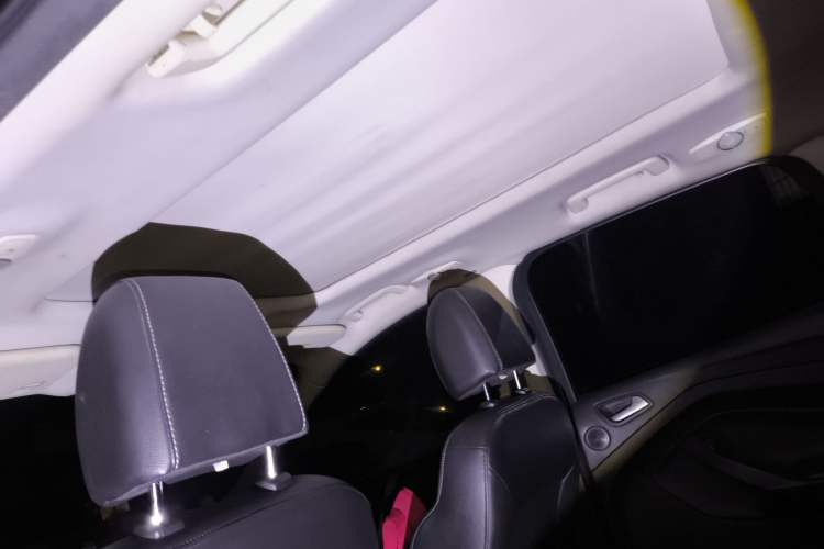 Used Ford Kuga 2013 2.0L GTDi Four-Wheel-Drive Sport Model Headliner