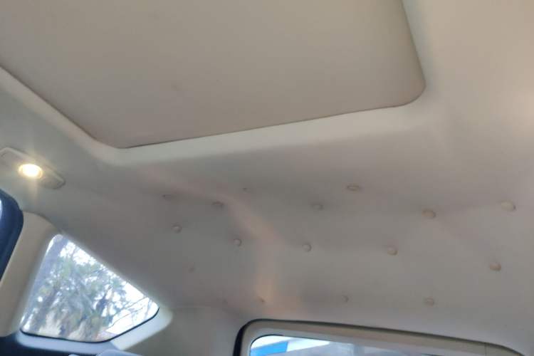 Used Ford Kuga 2013 1.6L GTDi Two-Wheel-Drive Trend Model Headliner