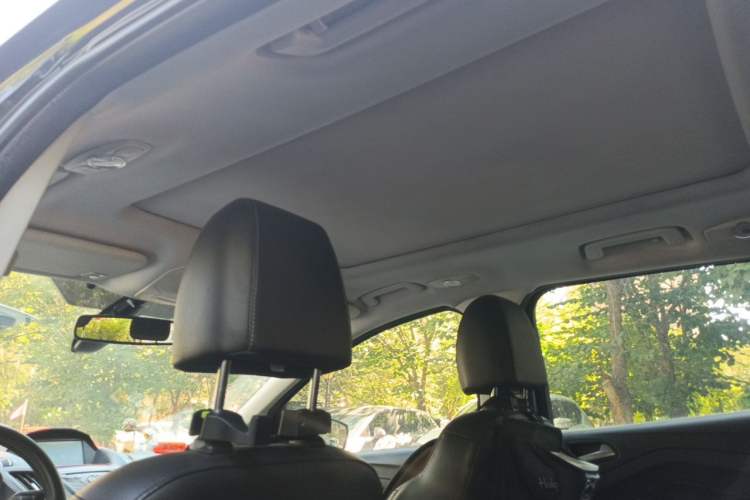 Used Ford Kuga 2013 1.6L GTDi Two-Wheel-Drive Trend Model Headliner