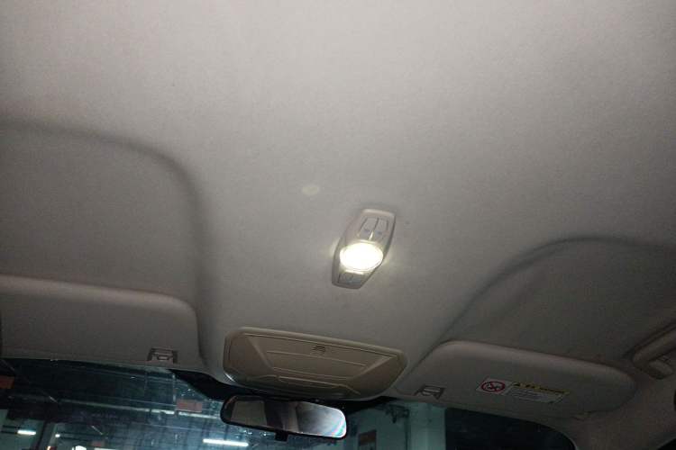 Used Ford Kuga 2013 1.6L GTDi Two-Wheel-Drive Comfort Model Headliner