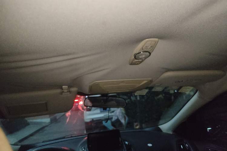 Used Ford Kuga 2013 1.6L GTDi Two-Wheel-Drive Comfort Model Headliner