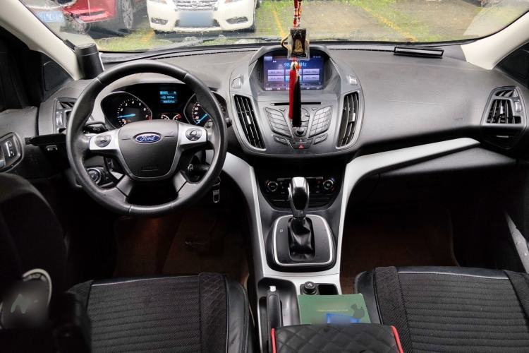 Used Ford Kuga 2013 1.6L GTDi Two-Wheel-Drive Trend Model Interior 2