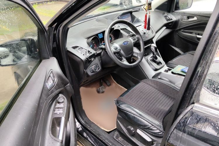 Used Ford Kuga 2013 1.6L GTDi Two-Wheel-Drive Trend Model Interior 3