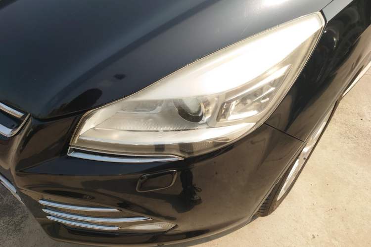 Used Ford Kuga 2013 2.0L GTDi Four-Wheel-Drive Sport Model Left Front Headlight