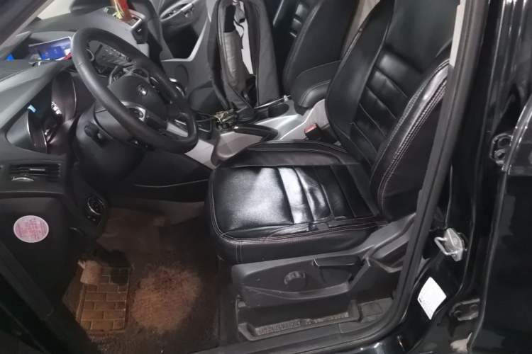 Used Ford Kuga 2013 1.6L GTDi Two-Wheel-Drive Trend Model Left Front Seat