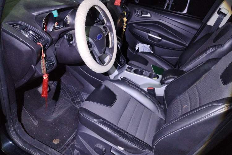 Used Ford Kuga 2013 1.6L GTDi Two-Wheel-Drive Trend Model Left Front Seat