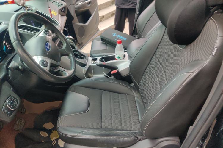 Used Ford Kuga 2013 1.6L GTDi Two-Wheel-Drive Trend Model Left Front Seat