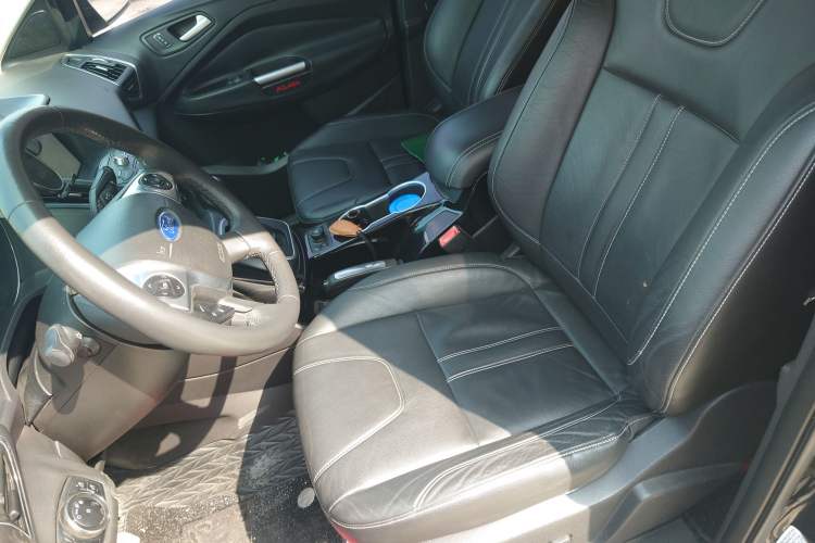 Used Ford Kuga 2013 2.0L GTDi Four-Wheel-Drive Sport Model Left Front Seat