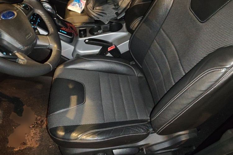 Used Ford Kuga 2013 1.6L GTDi Two-Wheel-Drive Trend Model Left Front Seat