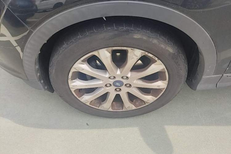 Used Ford Kuga 2013 1.6L GTDi Two-Wheel-Drive Comfort Model Left Front Wheel Hub