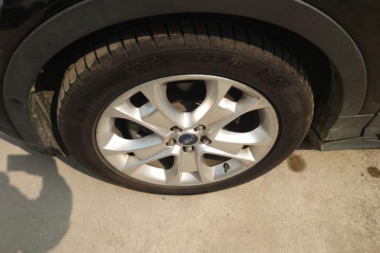 Used Ford Kuga 2013 2.0L GTDi Four-Wheel-Drive Sport Model Left Front Wheel Hub