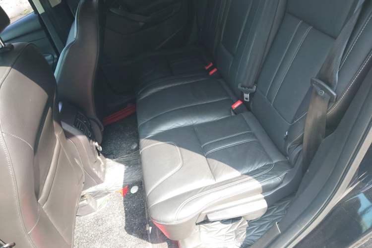 Used Ford Kuga 2013 2.0L GTDi Four-Wheel-Drive Sport Model Left Rear Seat