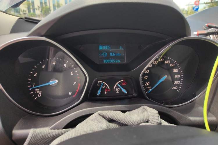Used Ford Kuga 2013 1.6L GTDi Two-Wheel-Drive Trend Model Odometer Close Up