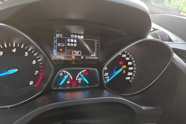 Used Ford Kuga 2013 2.0L GTDi Four-Wheel Drive Premium Model Odometer Close Up