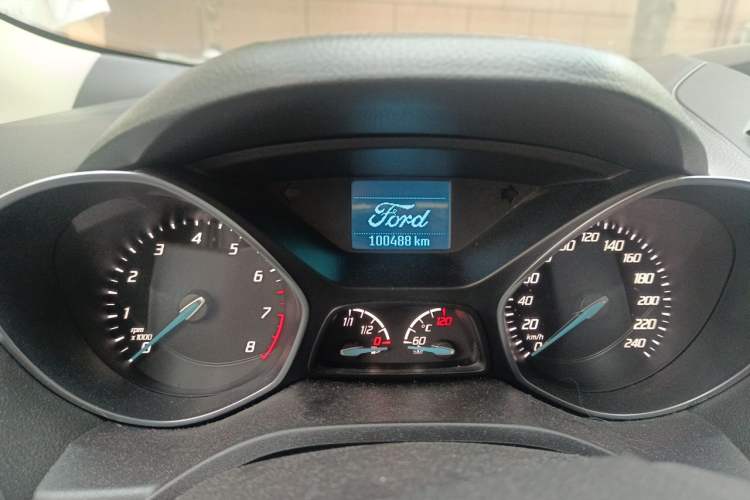 Used Ford Kuga 2013 1.6L GTDi Two-Wheel-Drive Trend Model Odometer Close Up