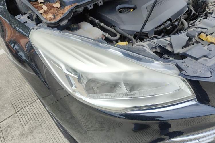 Used Ford Kuga 2013 1.6L GTDi 4x4 Elite Model Right Front Headlight