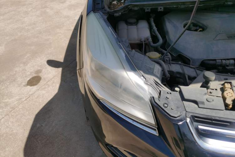 Used Ford Kuga 2013 1.6L GTDi Two-Wheel-Drive Comfort Model Right Front Headlight