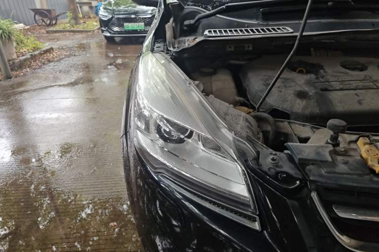 Used Ford Kuga 2013 2.0L GTDi Four-Wheel Drive Premium Model Right Front Headlight