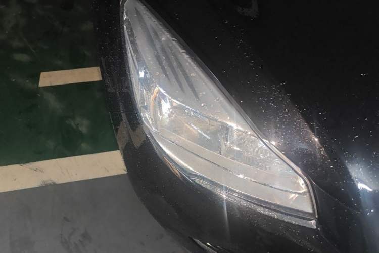Used Ford Kuga 2013 1.6L GTDi Two-Wheel-Drive Comfort Model Right Front Headlight