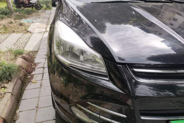 Used Ford Kuga 2013 1.6L GTDi Two-Wheel-Drive Trend Model Right Front Headlight