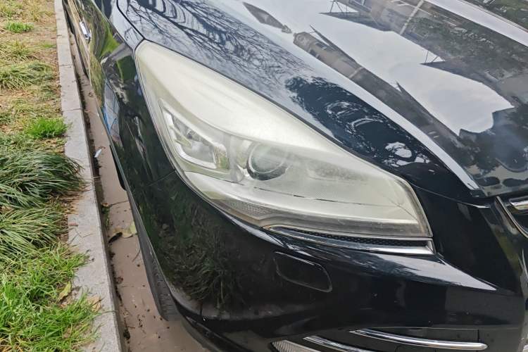 Used Ford Kuga 2013 2.0L GTDi Four-Wheel-Drive Sport Model Right Front Headlight