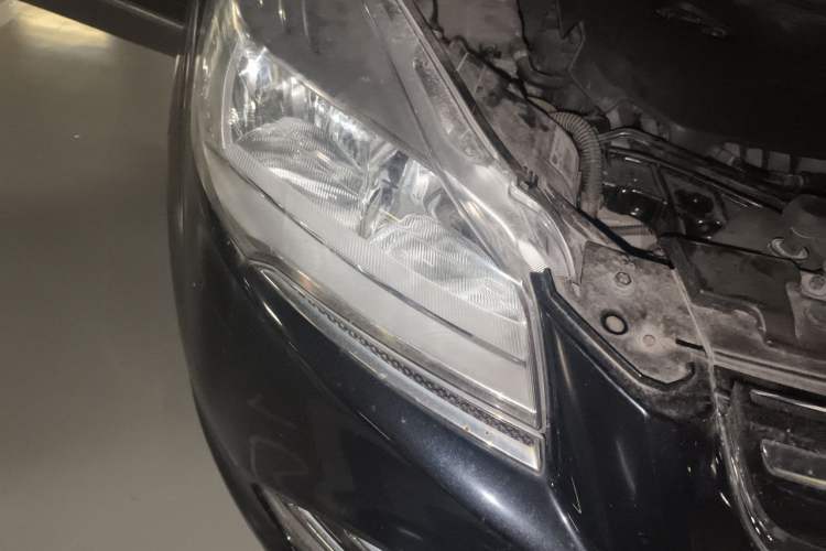 Used Ford Kuga 2013 1.6L GTDi 4x4 Elite Model Right Front Headlight