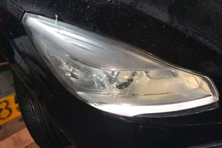 Used Ford Kuga 2013 2.0L GTDi Four-Wheel Drive Premium Model Right Front Headlight