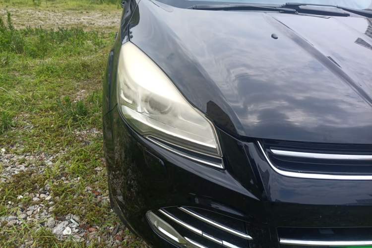 Used Ford Kuga 2013 2.0L GTDi Four-Wheel-Drive Sport Model Right Front Headlight