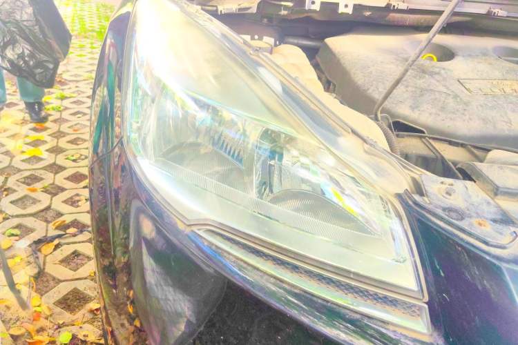 Used Ford Kuga 2013 2.0L GTDi Four-Wheel-Drive Elite Model Right Front Headlight