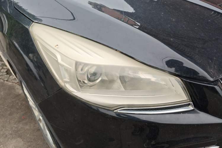 Used Ford Kuga 2013 1.6L GTDi Two-Wheel-Drive Trend Model Right Front Headlight
